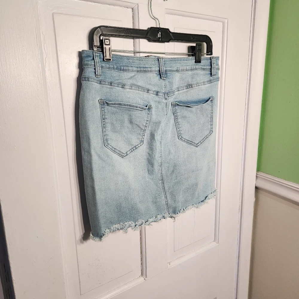 YMI Distressed Denim Skirt Size 9 - Picture 5 of 6
